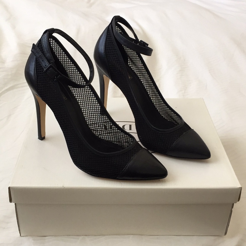 BCBGeneration Black Pointy Toe Heels. Size 9. EUC